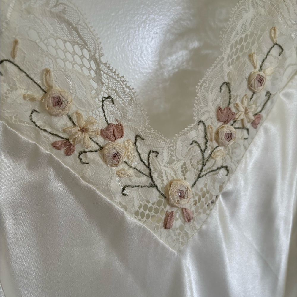 ✨SALE✨ Retro Victoria’s Secret Ivory & floral Slip Dress Size L
